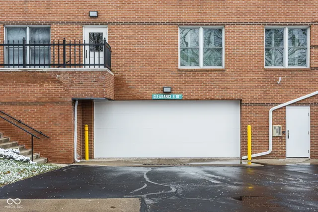 $300,000 | 8751 Jaffa Ct Drive East, Unit 33, Indianapolis, IN 46260