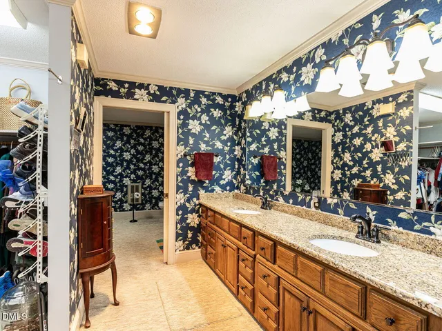 a en suite bathroom with sink and mirror
