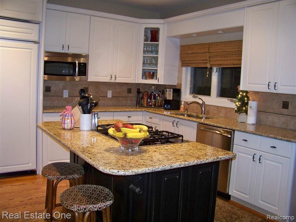 3641 Warwick Drive Rochester, MI 48309 - Photo 14 of 25 Kitchen