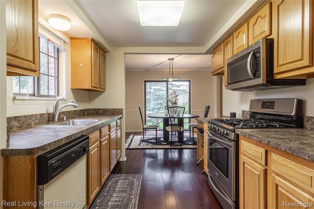 1870 Allenway Court Rochester Hills, MI 48309 - Photo 7 of 40