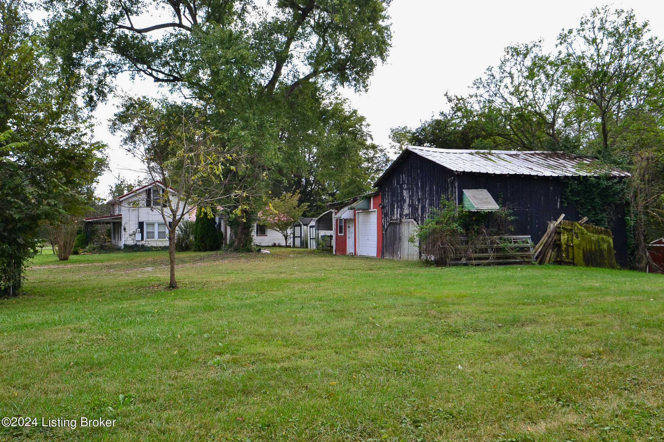 13300 East Orell Road Louisville, KY 40272 - Photo 4 of 36 DSC_0486