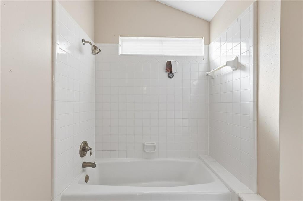 22 1 Main Place Benbrook, TX 76126 - Photo 36 of 40 a close up of a bathtub