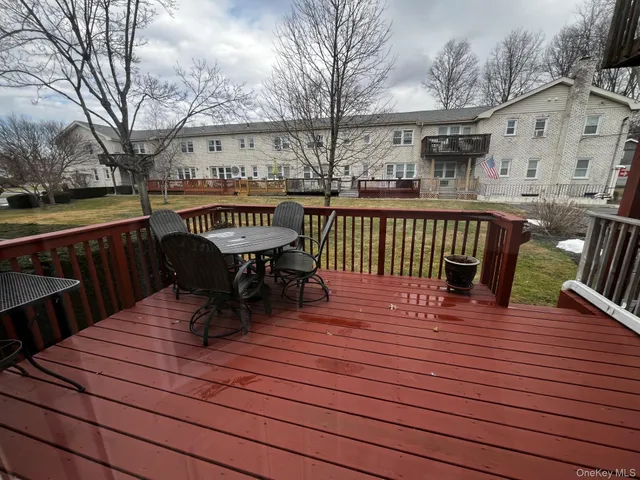 $189,000 | 105 Finch Lane, Unit 1B, Islip, NY 11751