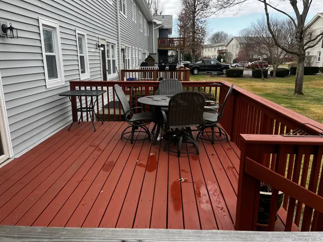 $189,000 | 105 Finch Lane, Unit 1B, Islip, NY 11751