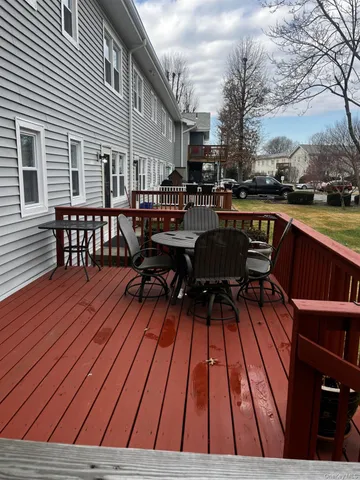 $189,000 | 105 Finch Lane, Unit 1B, Islip, NY 11751