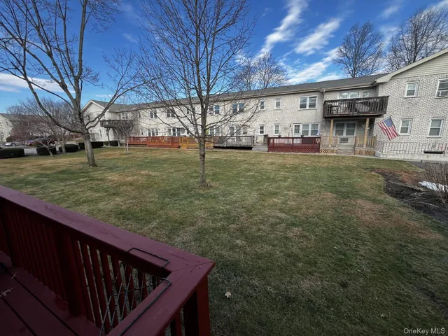 $189,000 | 105 Finch Lane, Unit 1B, Islip, NY 11751