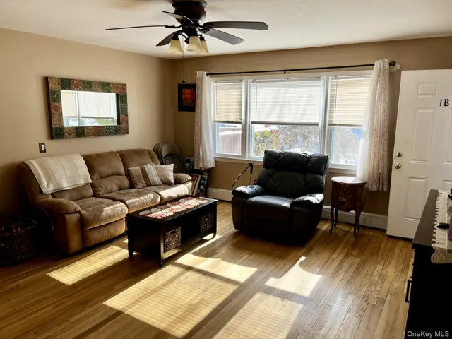 $189,000 | 105 Finch Lane, Unit 1B, Islip, NY 11751