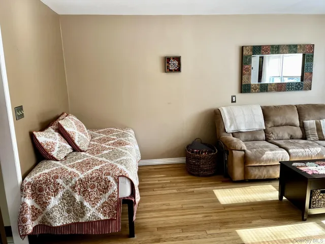 $189,000 | 105 Finch Lane, Unit 1B, Islip, NY 11751