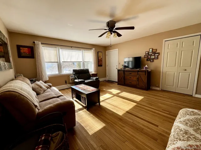 $189,000 | 105 Finch Lane, Unit 1B, Islip, NY 11751