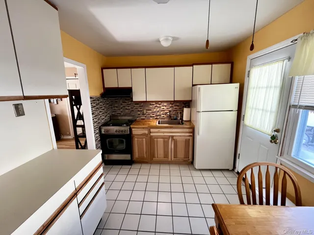 $189,000 | 105 Finch Lane, Unit 1B, Islip, NY 11751