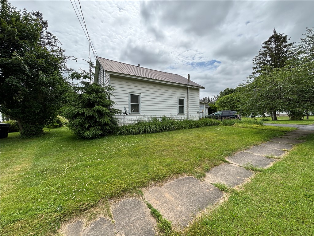 352 Vienna Street Arcadia, NY 14513 - Photo 3 of 22