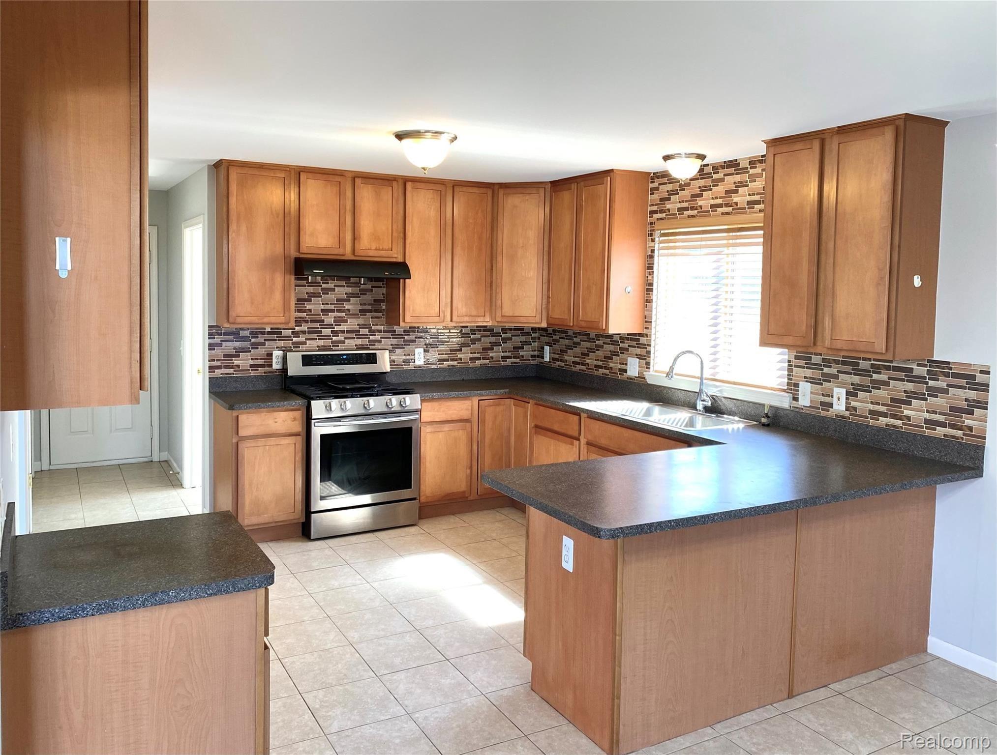 1703 Milverton Road Troy, MI 48083 - Photo 17 of 46 Kitchen