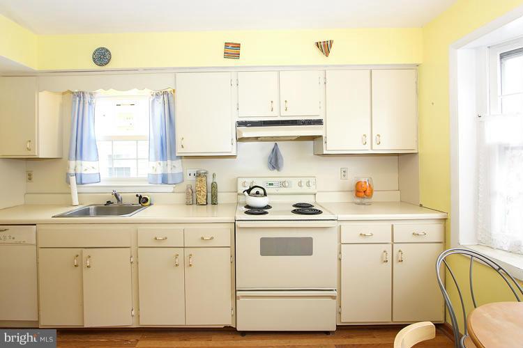9021 Glenville Road Silver Spring, MD 20901 - Photo 14 of 25 Kitchen