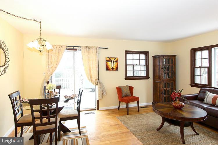 9021 Glenville Road Silver Spring, MD 20901 - Photo 4 of 25 Living Room