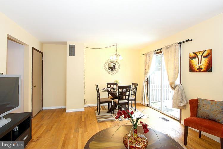9021 Glenville Road Silver Spring, MD 20901 - Photo 6 of 25 Living Room