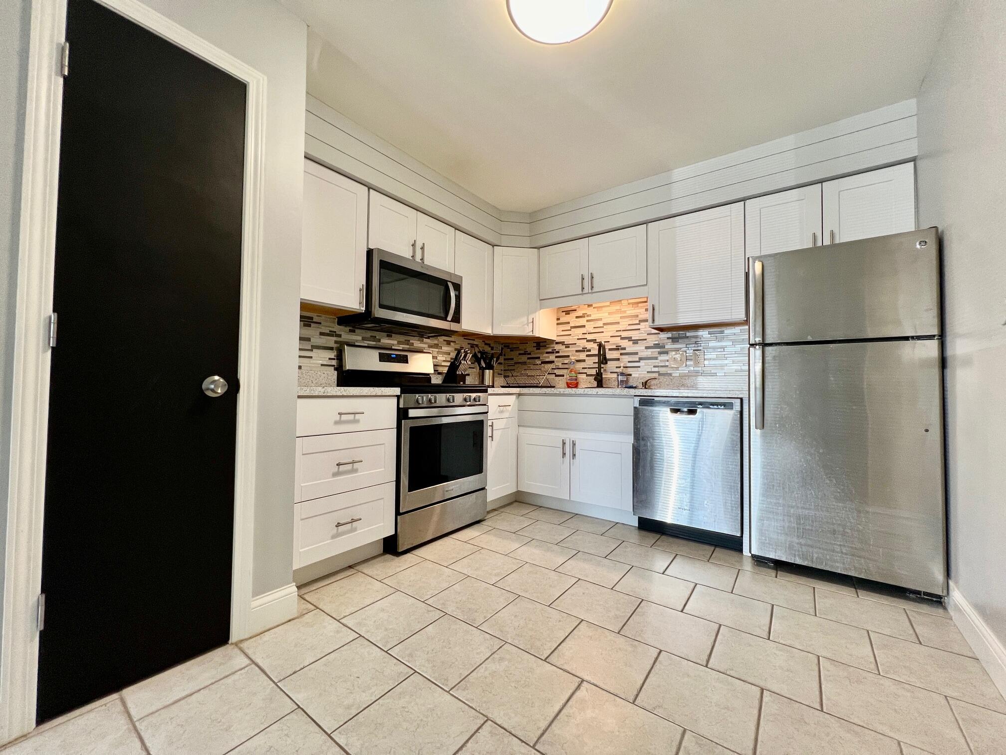 986 Millpond Road, Unit B Valparaiso, IN 46385 - Photo 3 of 7 2016x1512
