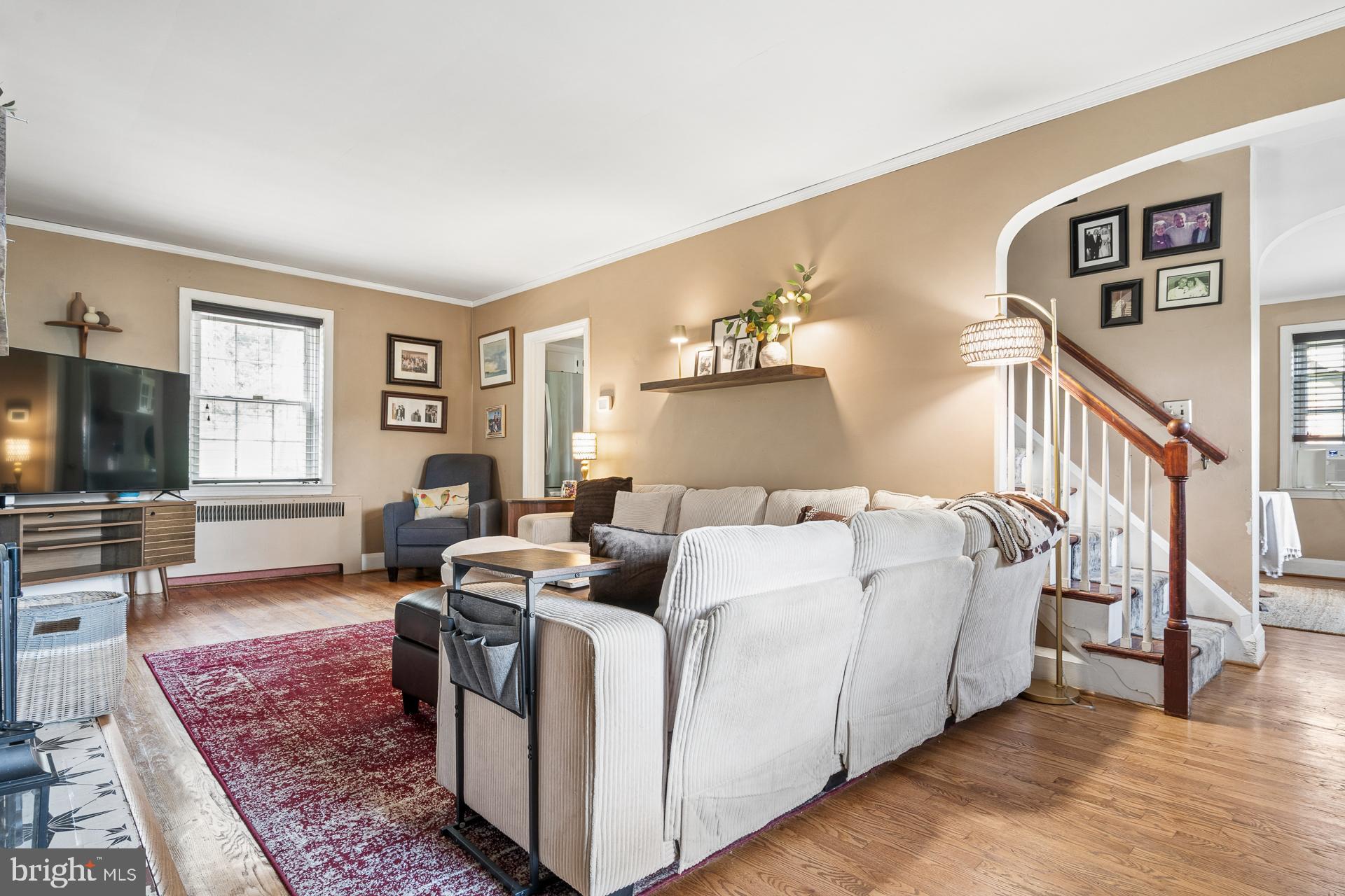 4308 Kensington Road Baltimore, MD 21229 - Photo 3 of 32 living room