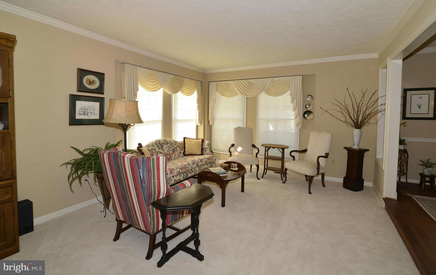 25 Rutherford Circle Sterling, VA 20165 - Photo 6 of 30 Living Room
