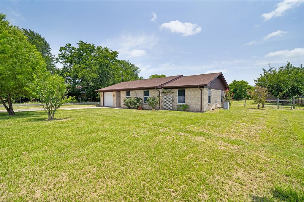 6105 Country Corner Lane Terrell, TX 75161 - Photo 2 of 27