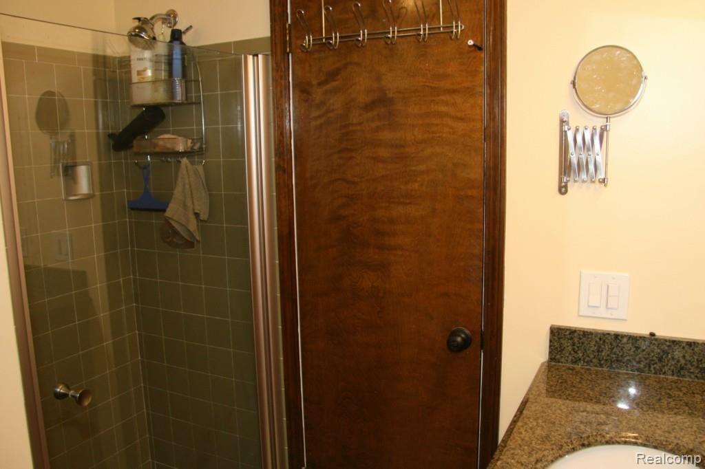 2734 Hillendale Drive Rochester Hills, MI 48309 - Photo 16 of 24