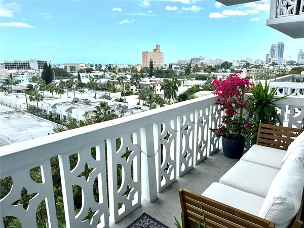 $2,600 | 1020 Meridian Avenue, Unit 806, Miami Beach, FL 33139