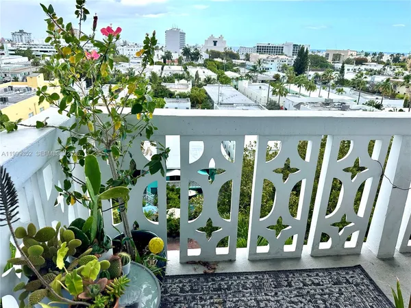 $2,600 | 1020 Meridian Avenue, Unit 806, Miami Beach, FL 33139