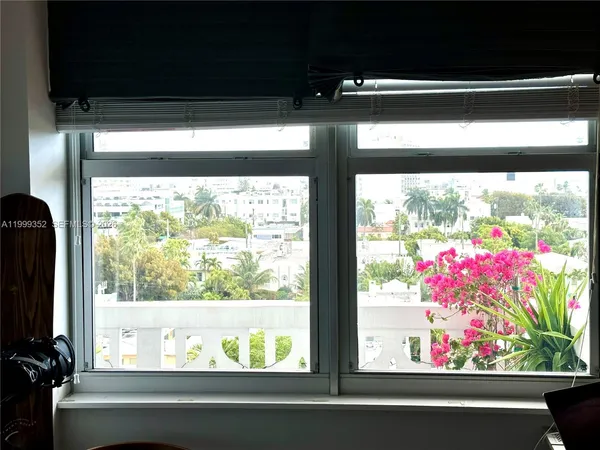 $2,600 | 1020 Meridian Avenue, Unit 806, Miami Beach, FL 33139