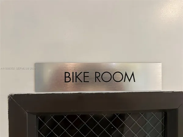 $2,600 | 1020 Meridian Avenue, Unit 806, Miami Beach, FL 33139