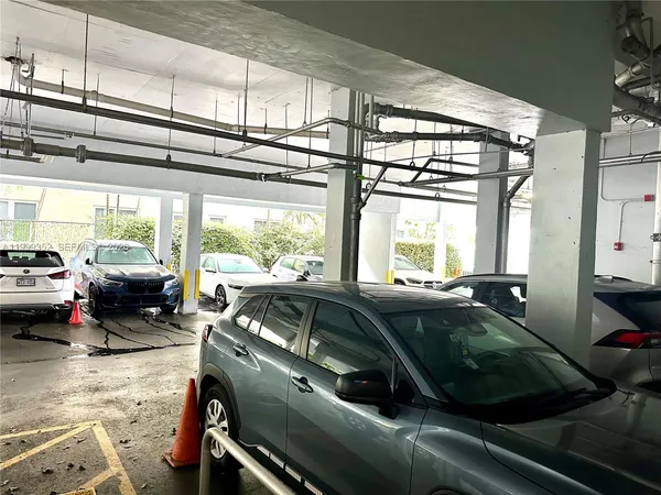 $2,600 | 1020 Meridian Avenue, Unit 806, Miami Beach, FL 33139