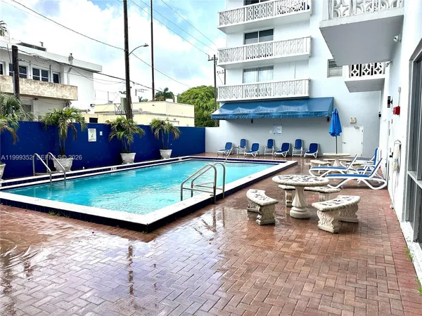 $2,600 | 1020 Meridian Avenue, Unit 806, Miami Beach, FL 33139