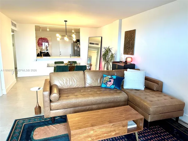 $2,600 | 1020 Meridian Avenue, Unit 806, Miami Beach, FL 33139