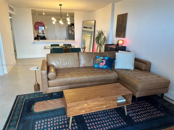 $2,600 | 1020 Meridian Avenue, Unit 806, Miami Beach, FL 33139