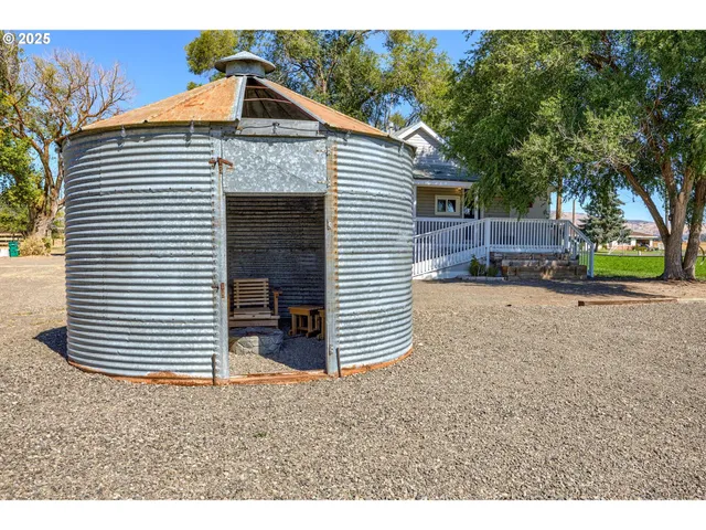 $895,000 | 392 Del Fatti Lane, Klamath Falls, OR 97603