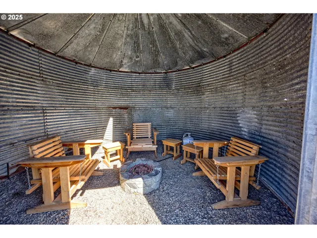 $895,000 | 392 Del Fatti Lane, Klamath Falls, OR 97603