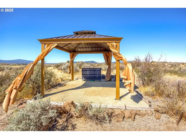 $895,000 | 392 Del Fatti Lane, Klamath Falls, OR 97603