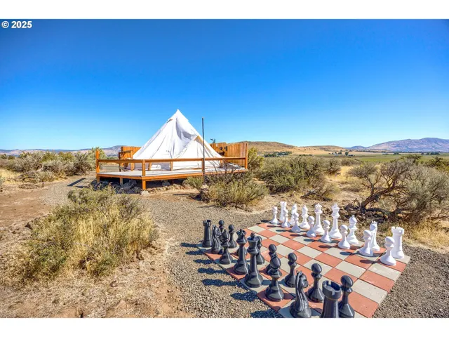 $895,000 | 392 Del Fatti Lane, Klamath Falls, OR 97603