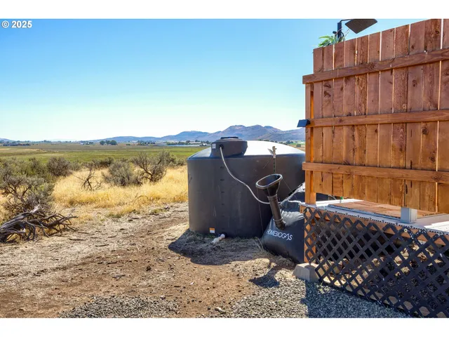 $895,000 | 392 Del Fatti Lane, Klamath Falls, OR 97603