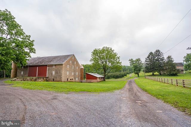 261 Hopeland Road Lititz, PA 17543 - Photo 13 of 34