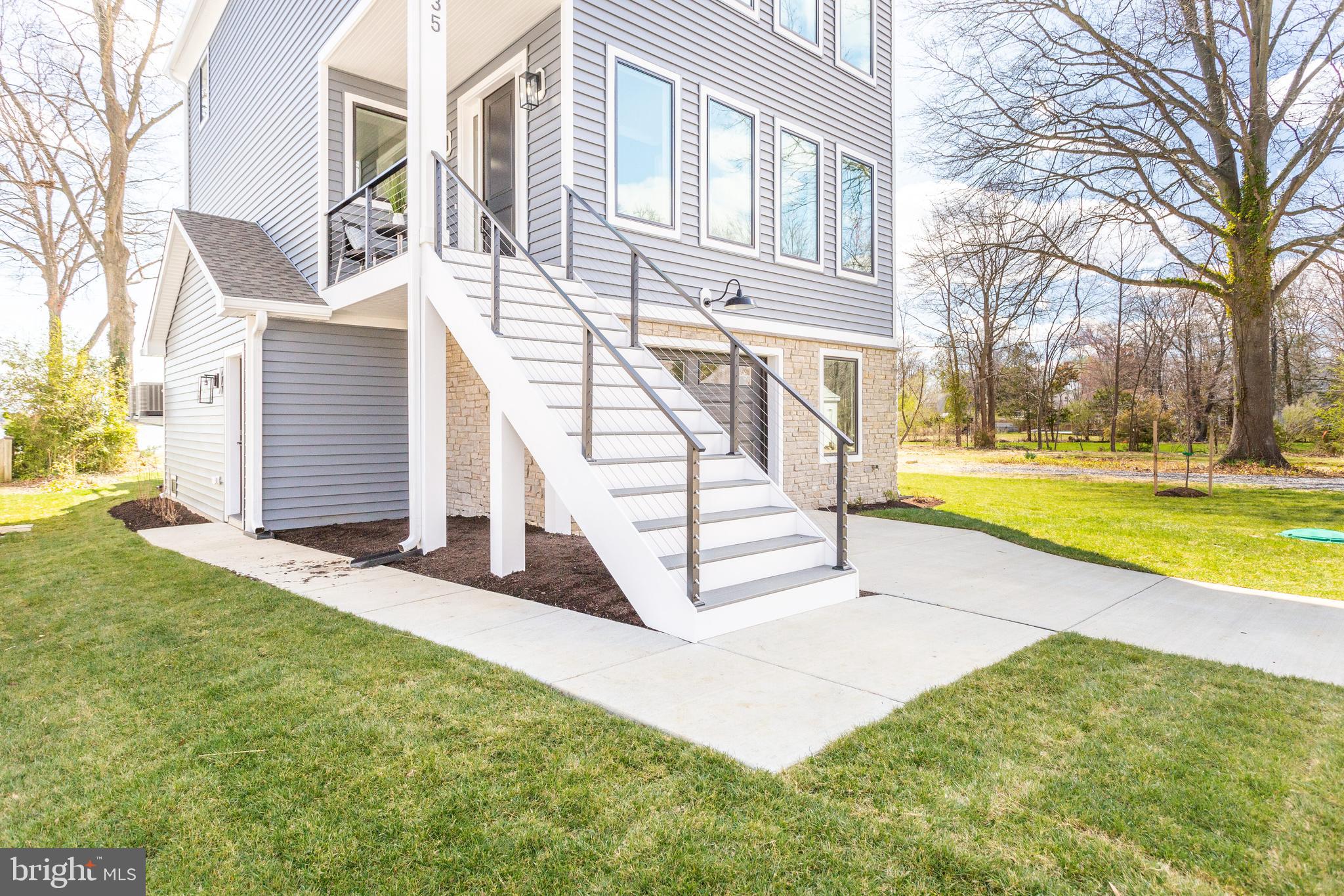 935 Williams Street Edgewater, MD 21037 - Photo 18 of 23 Front entry