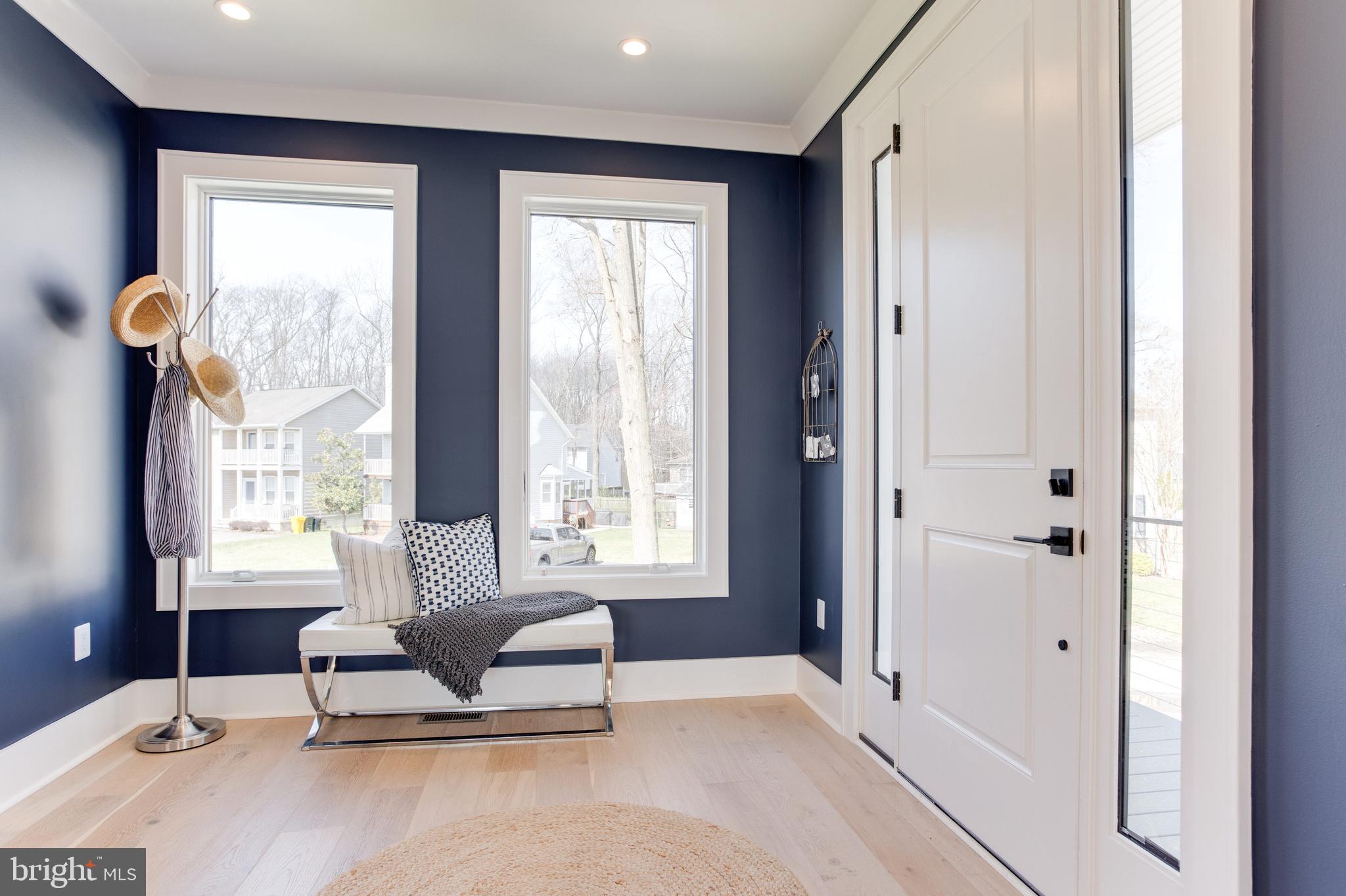 935 Williams Street Edgewater, MD 21037 - Photo 8 of 23 Large foyer