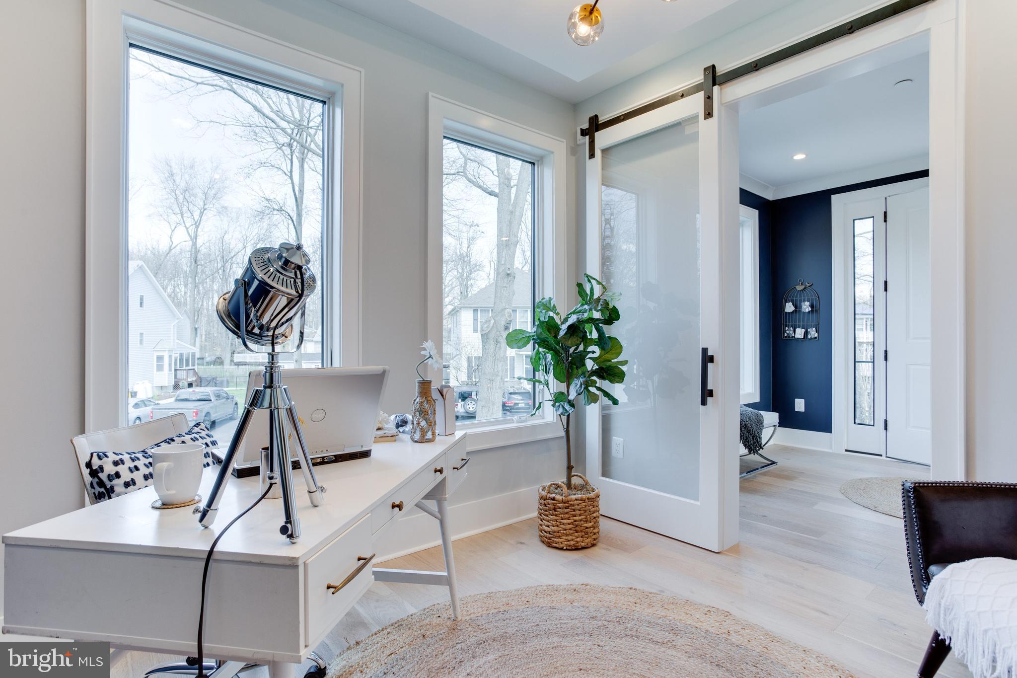 935 Williams Street Edgewater, MD 21037 - Photo 9 of 23 Office space off the foyer