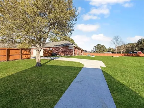 $325,000 | 545 Delia Drive, Leesville, LA 71446