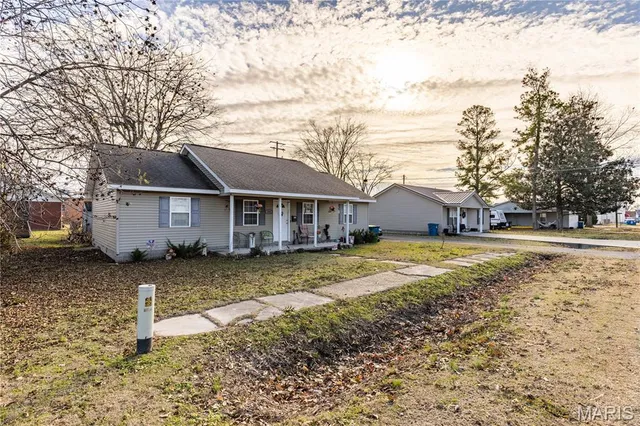 $200,000 | 308 De Lisle Avenue, Portageville, MO 63873