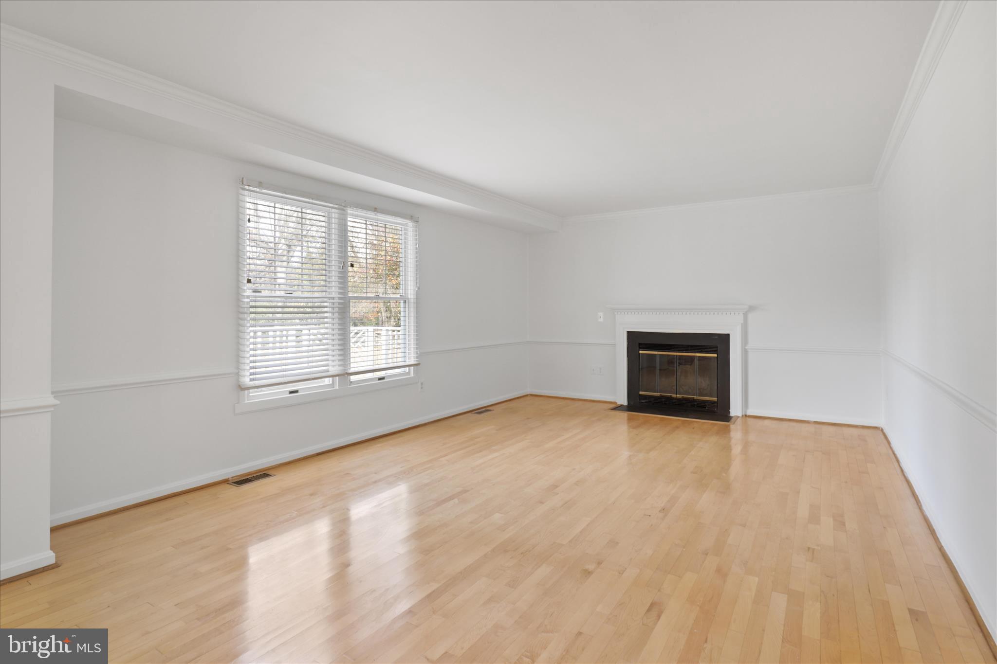 836 Utterback Store Road Great Falls, VA 22066 - Photo 8 of 30