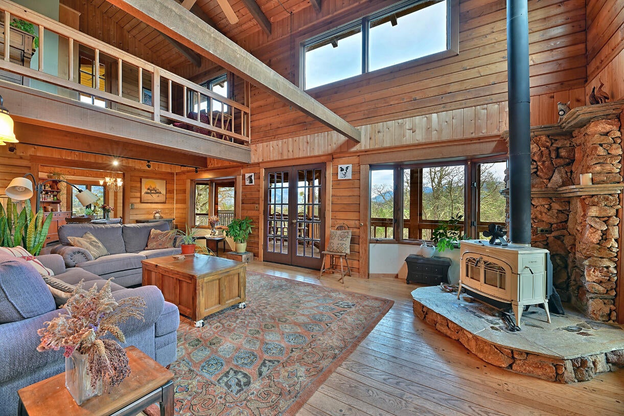 800 Messinger Road Williams, OR 97544 - Photo 7 of 51 07