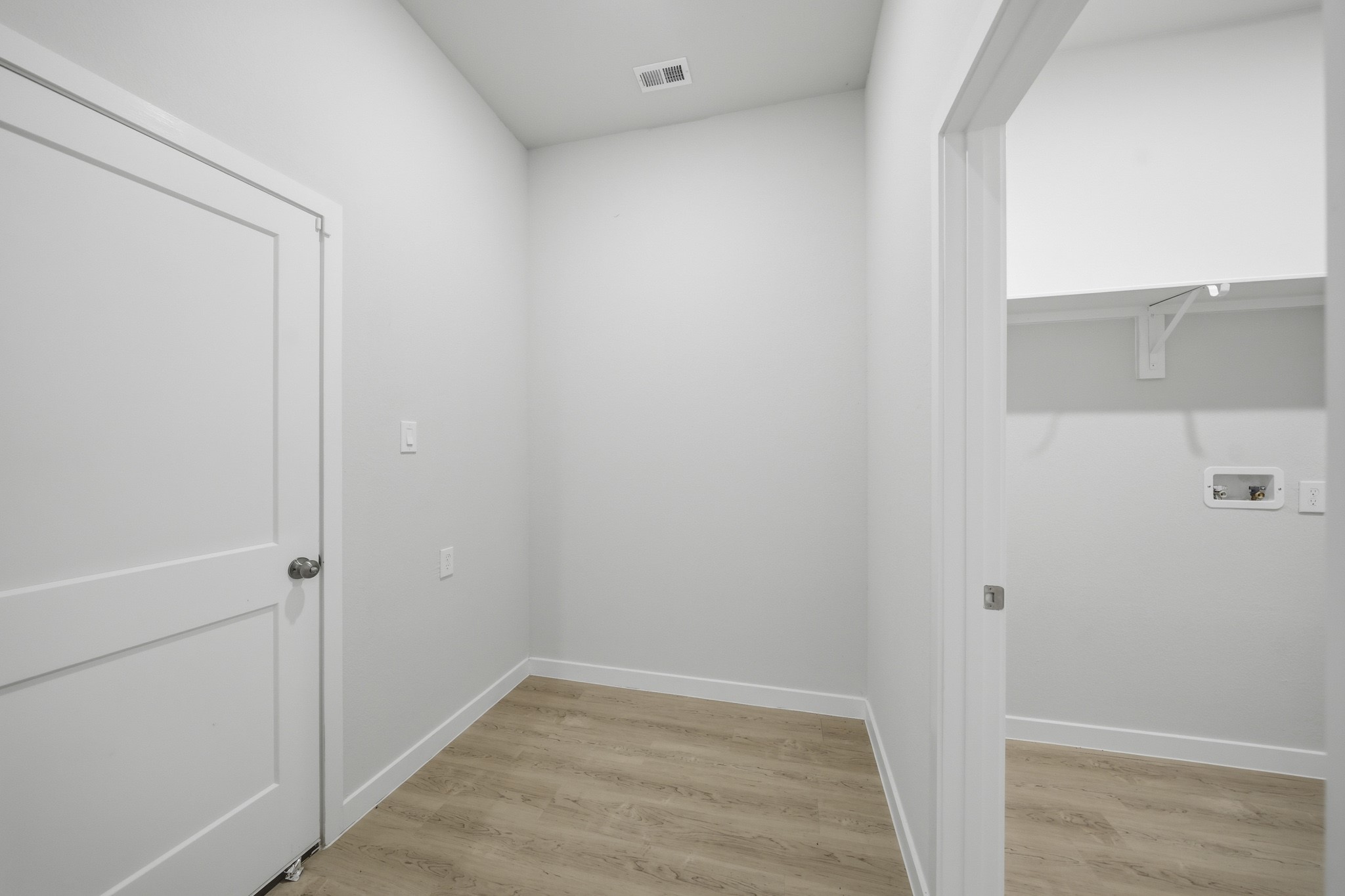 1568 Elm Place Angleton, TX 77515 - Photo 9 of 24 Gallery Image 9