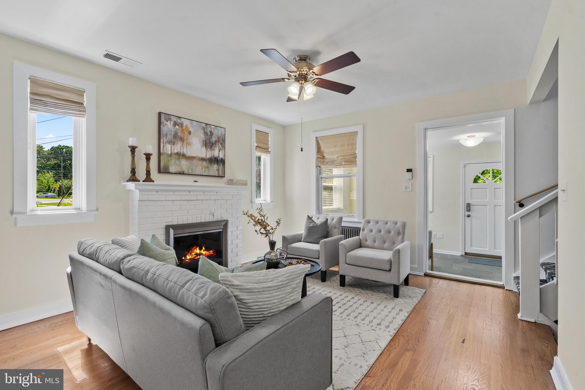 736 Dennis Avenue Silver Spring, MD 20901 - Photo 6 of 34 Living Room
