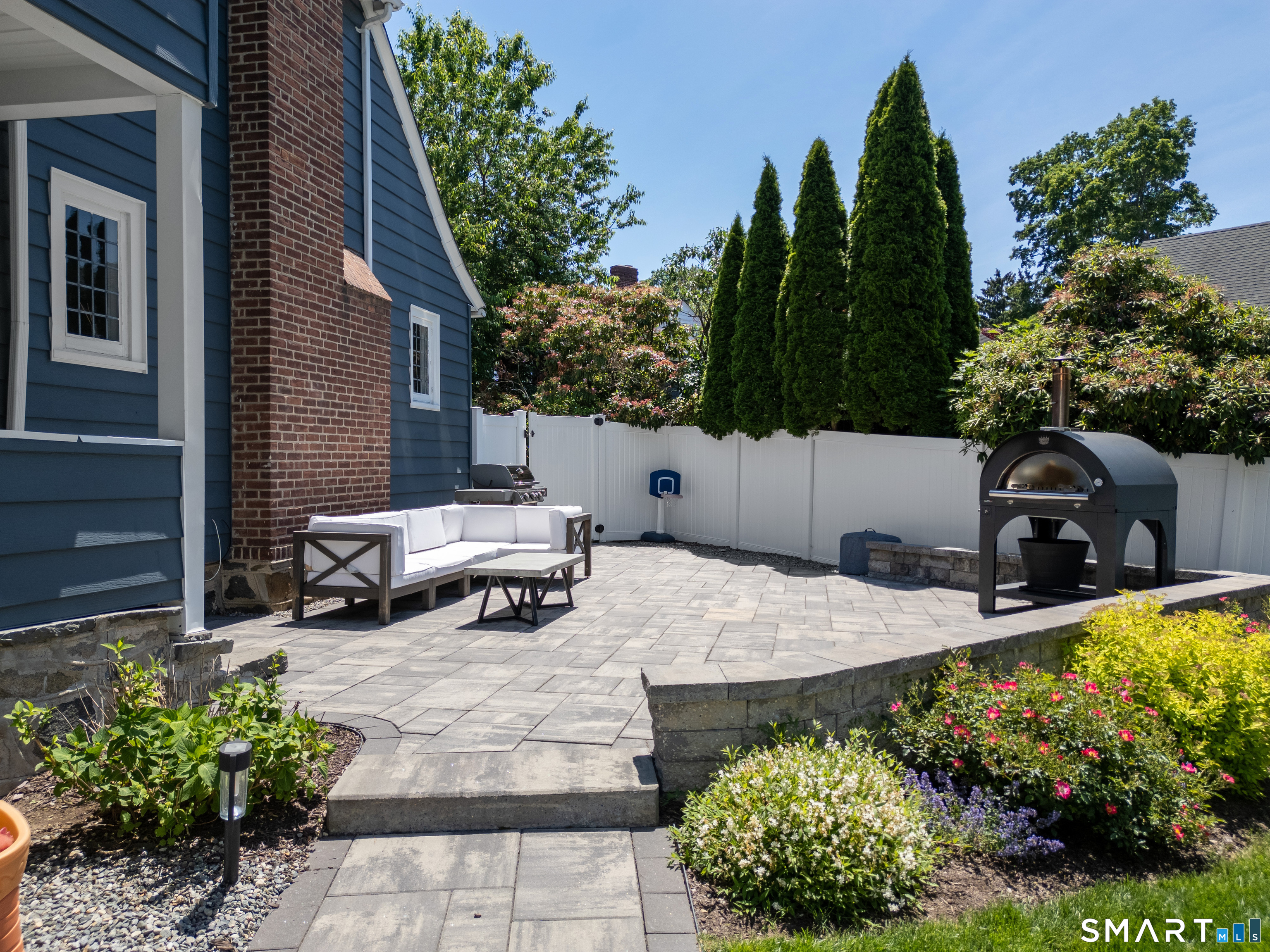180 Rockland Road Fairfield, CT 06825 - Photo 28 of 36