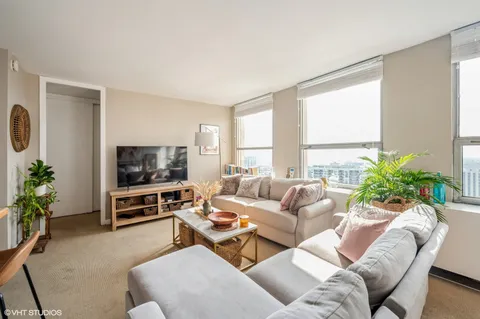 $180,000 | 2626 North Lakeview Avenue, Unit 2506, Chicago, IL 60614