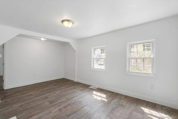 $1,800 | 2 Benview Road, Hyde Park, NY 12538